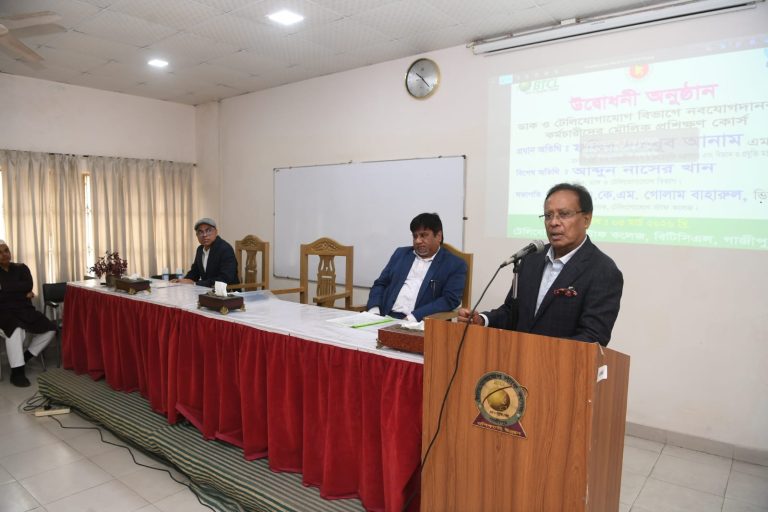 বাংলাদেশ স্যাটেলাইট কোম্পানির উপগ্রহ ভূকেন্দ্র পরিদর্শনে মন্ত্রী ফকির মাহবুব