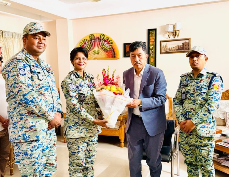 পার্বত্য চট্টগ্রাম বিষয়ক মন্ত্রীর সাথে ডিআইজি সালমা বেগমের সৌজন্য সাক্ষাৎ
