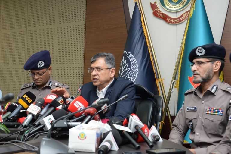 শীঘ্রই সন্ত্রাসী ও চাঁদাবাজদের গ্রেফতারে অভিযান – স্বরাষ্ট্রমন্ত্রী