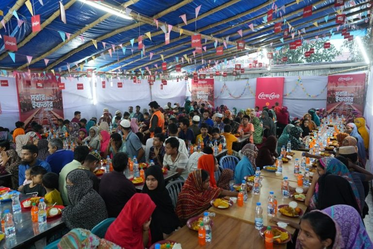 সুবিধাবঞ্চিতদের মুখে হাসি ফোটাতে রমজানে কোকা-কোলার বিশেষ উদ্যোগ