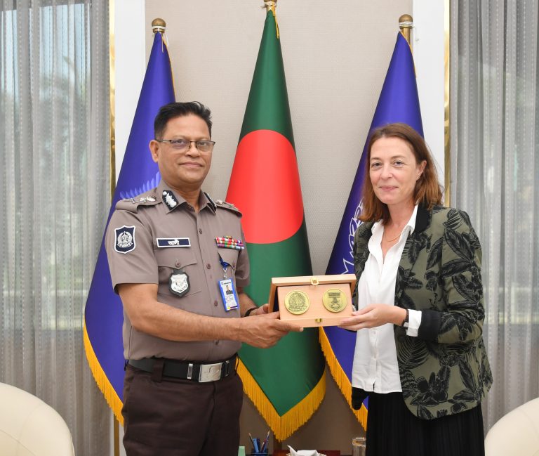 আইজিপির সঙ্গে ফরাসি নিরাপত্তা প্রতিনিধির সাক্ষাৎ