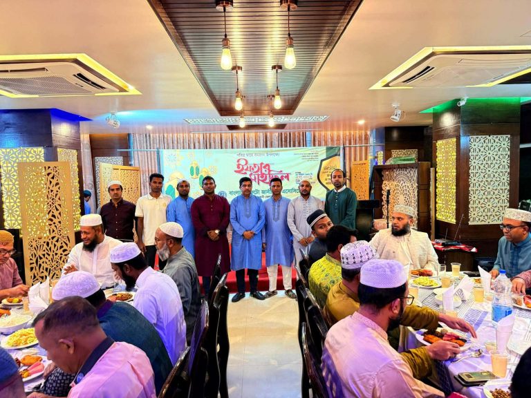 ফেনীতে ফটো জার্নালিস্ট এসোসিয়েশনের ইফতারে বিশিষ্টজনদের মিলনমেলা