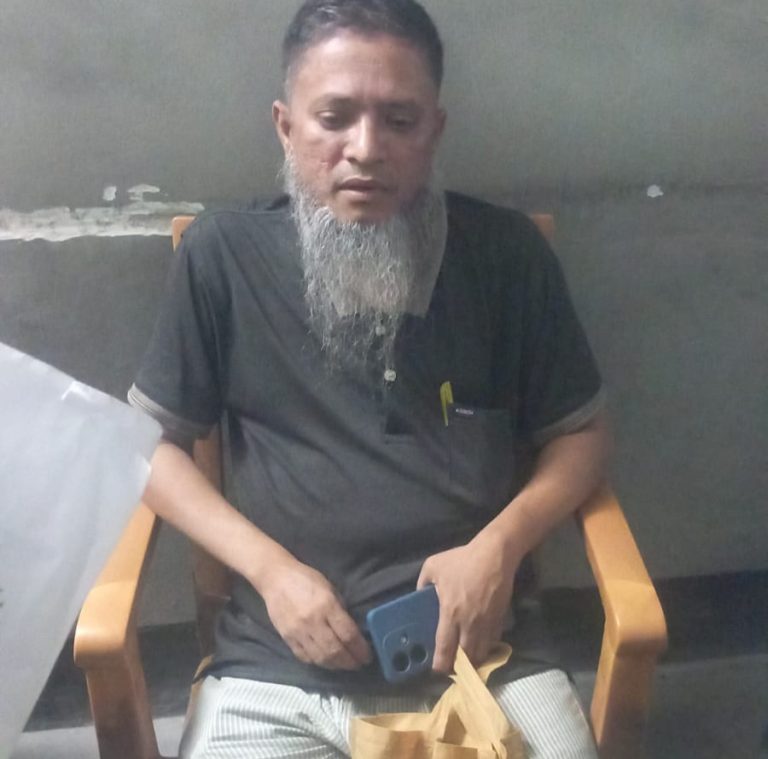 স্বরাষ্ট্রমন্ত্রীর দপ্তরের জাল সিল তৈরির অভিযোগে আটক ১